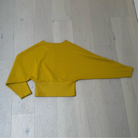 Aritzia Babaton Yellow Batwing Sleeves Cropped Sweater Small - Picture 2 of 7